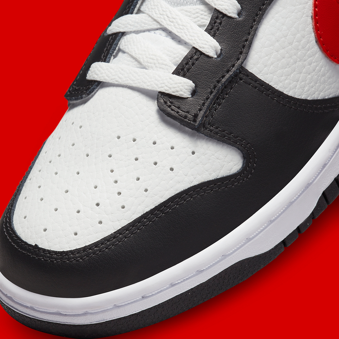 The Nike Dunk Low Panda xuất hiện với logo màu đỏ - 8