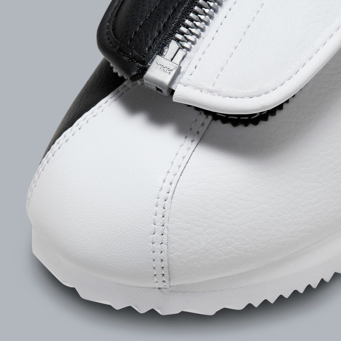 Thêm phụ kiện đính kèm với lưỡi gà trên Cortez của Nike. - 9