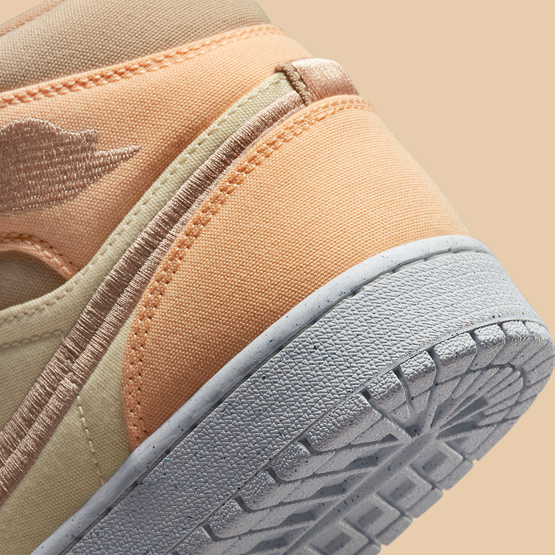 Tông màu kaki chiếm lĩnh chiếc Air Jordan 1 canvas này - 8