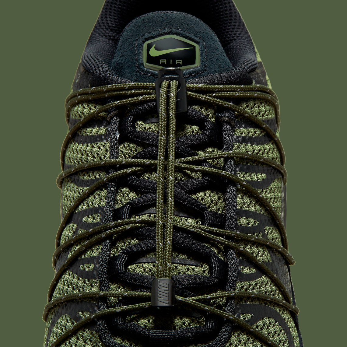 Trang phục màu ô liu và xanh mát mắt xuất hiện trên Nike Air Max Plus sửa đổi này - 9