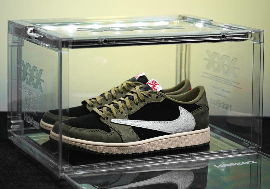 Travis Scott Jordan 1 Low - 4