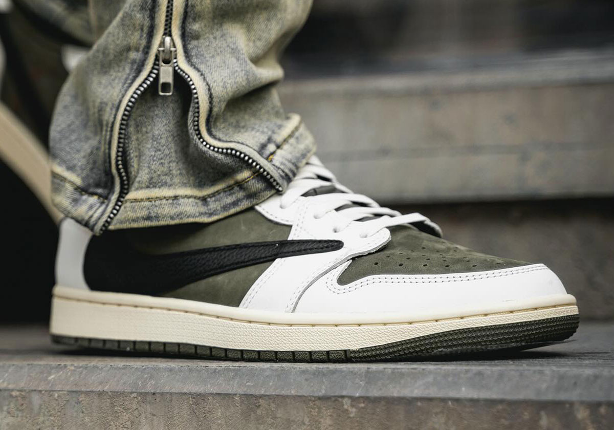 Travis Scott x Air Jordan 1 Low OG SP Olive: Nhìn đầu tiên - 2