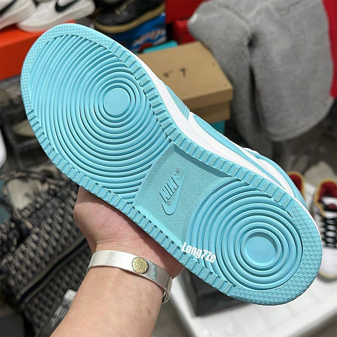 Trong phiên bản Air Jordan 1 sắp ra mắt này, màu xanh lam nhạt sẽ được sử dụng - 8