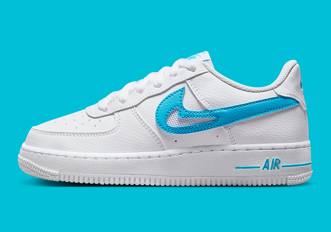Từ vựng:Cut-out: đục lỗ, cắt lỗAesthetic: thẩm mỹ Nike Air Force 1 Low Aquatone với thiết kế mới lạ đục lỗ. - 2