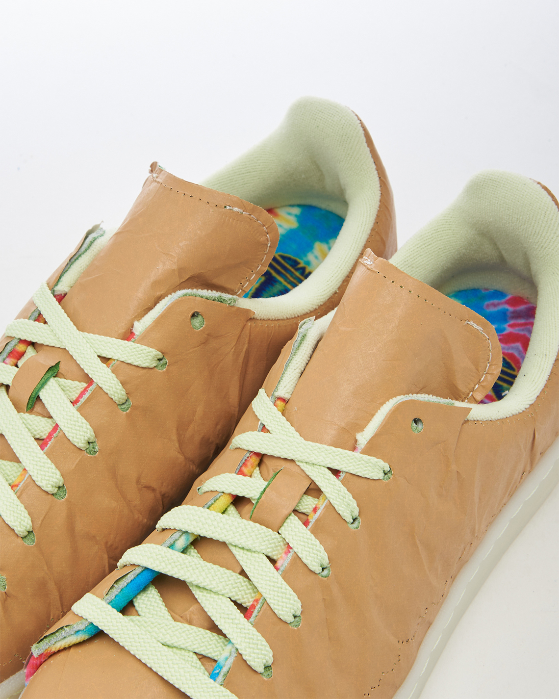 Tuyển tập giày adidas Croptober phù hợp với ngày 4/20 - 12