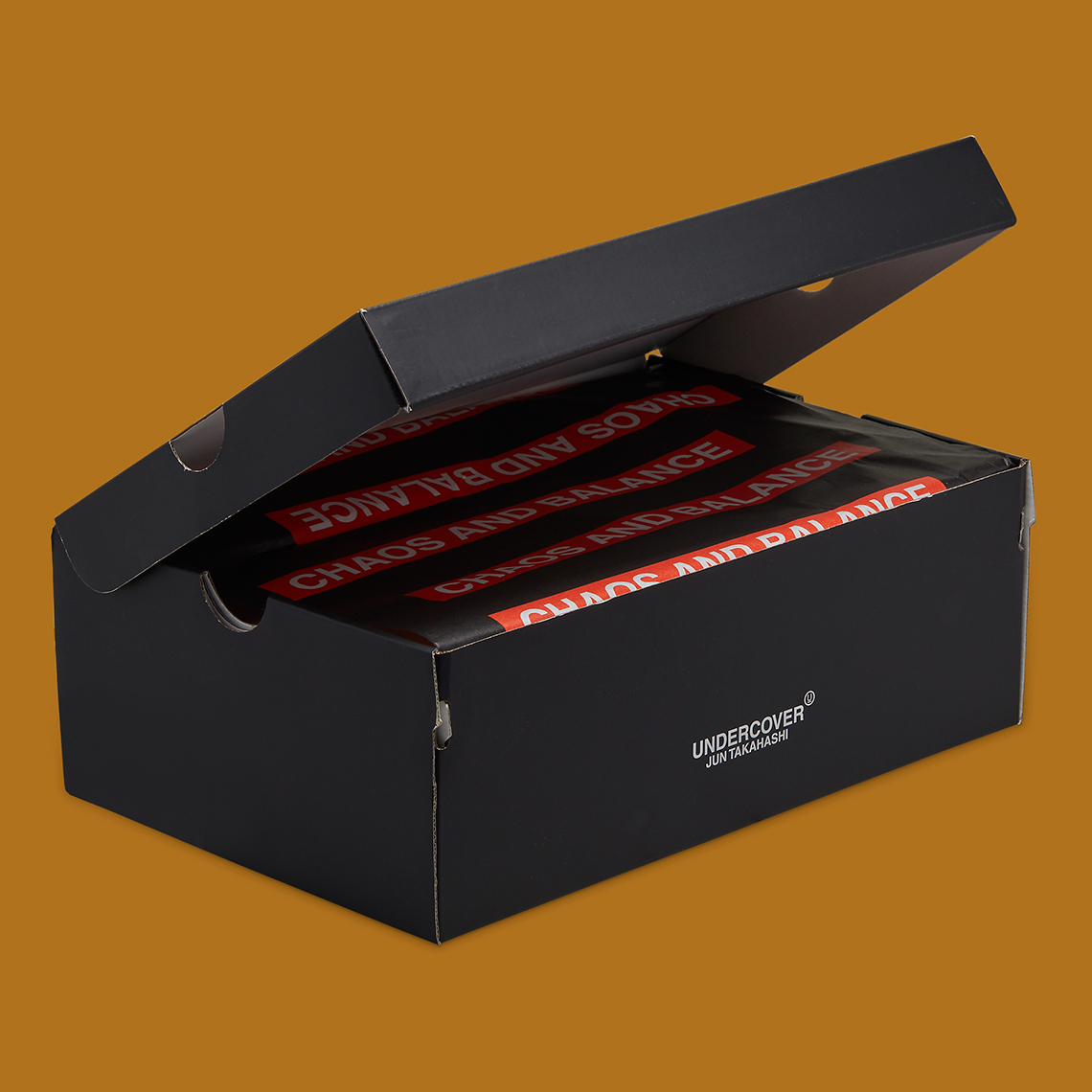 Undercover mang đến họa tiết bò nâu hiện đại cho Nike Moc Flow - 7