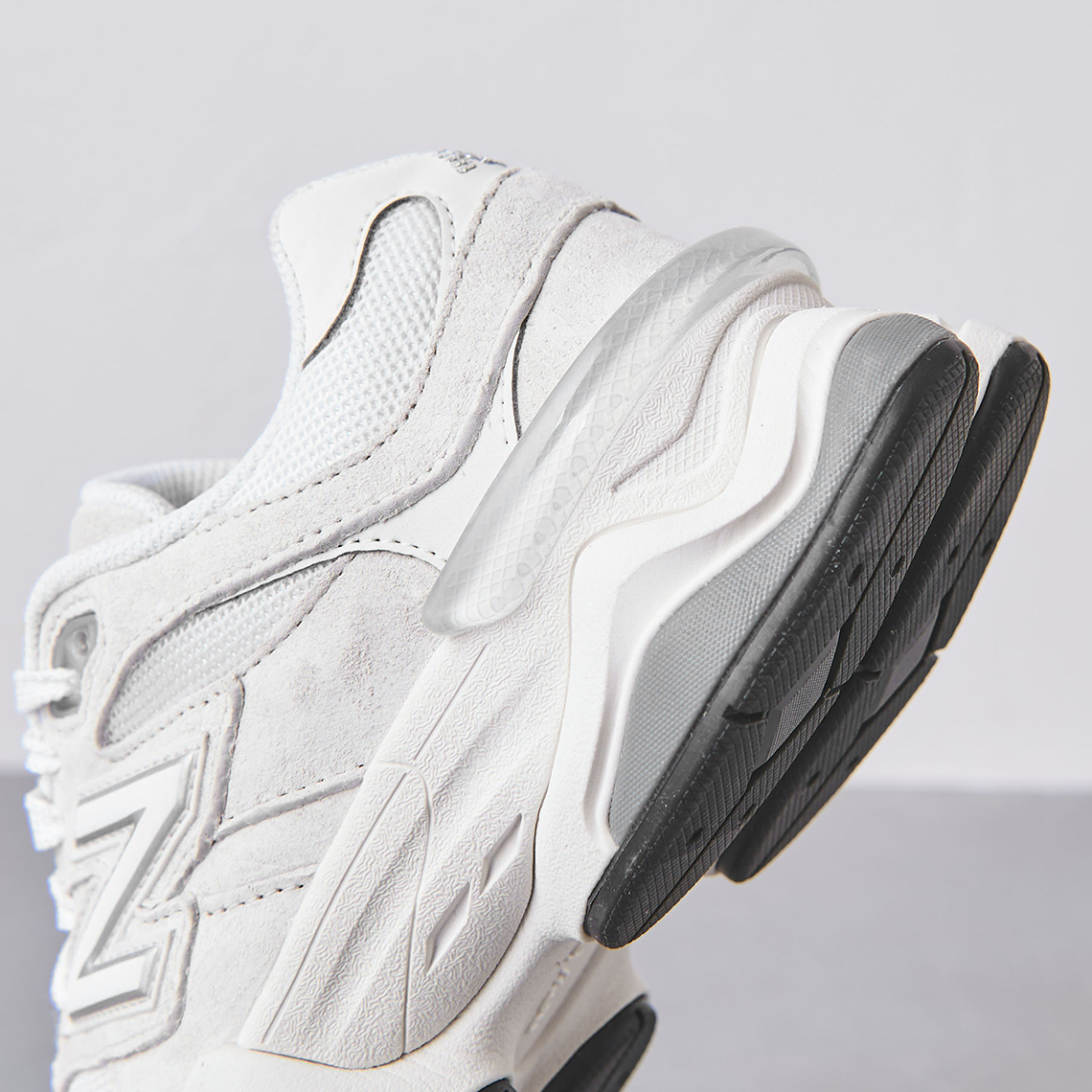 UNITED ARROWS giới thiệu một màu sắc tinh tế của New Balance 9060 - 5