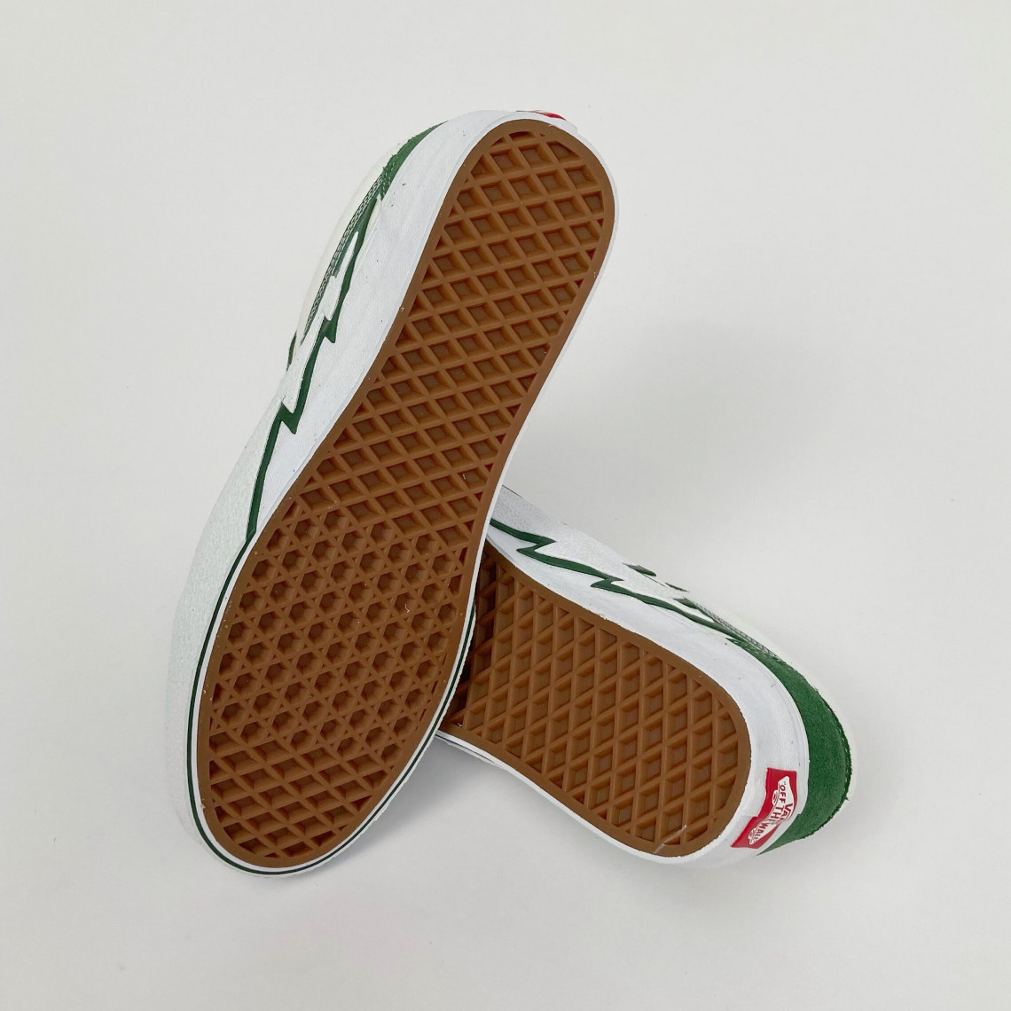 Vans Old Skool Bolt: Sự đổi mới của biểu tượng thiết kế skate - 8