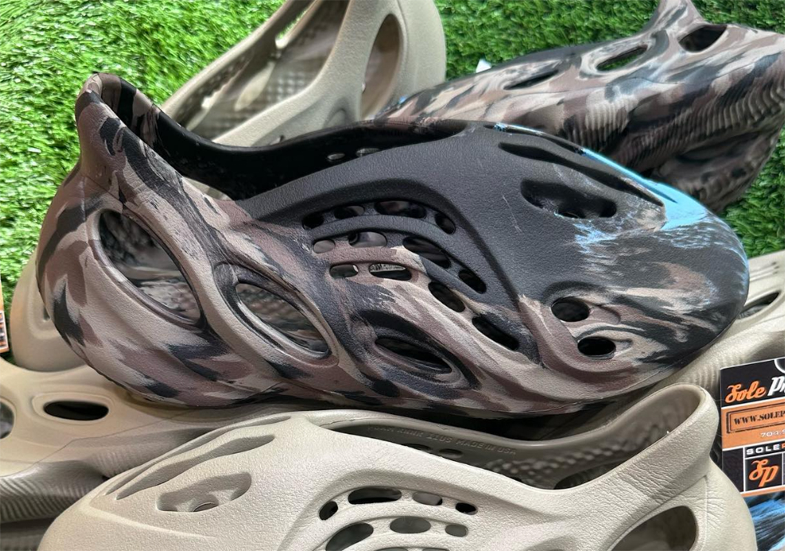 Xu hướng mới: Yeezy Foam Runner MX 'Azure' sẽ làm mưa làm gió trong mùa hè này - 2