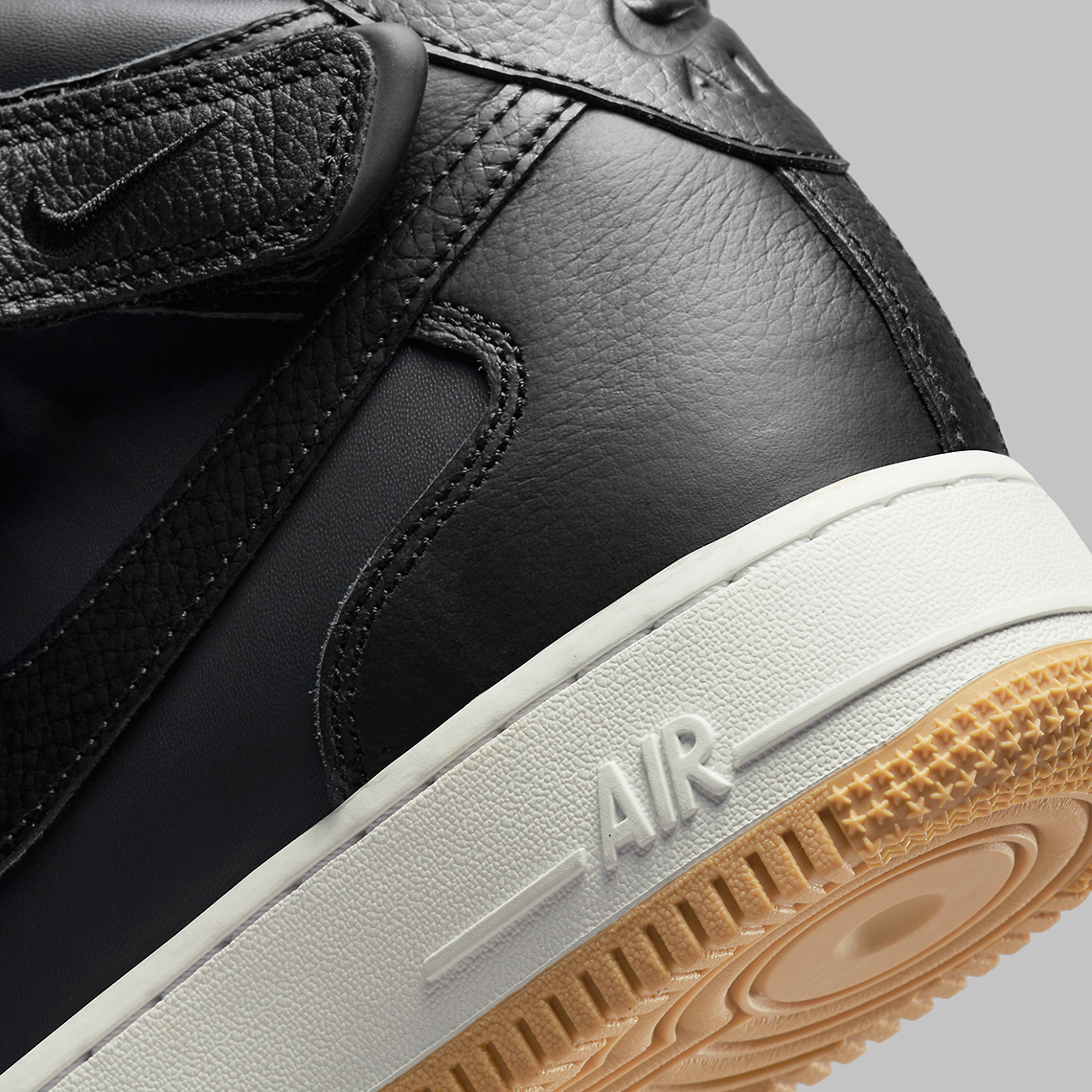 Xuất hiện hình ảnh Nike Air Force 1 Mid màu đen, đệm cao su - 9