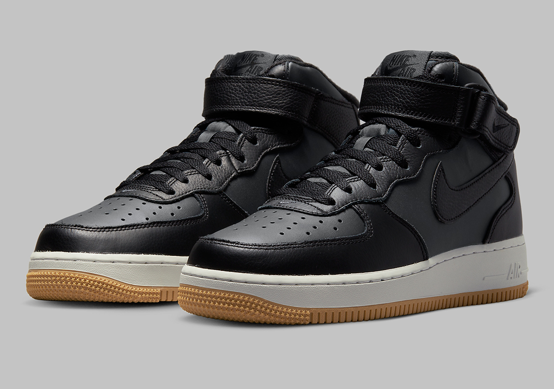 Xuất hiện hình ảnh Nike Air Force 1 Mid màu đen, đệm cao su