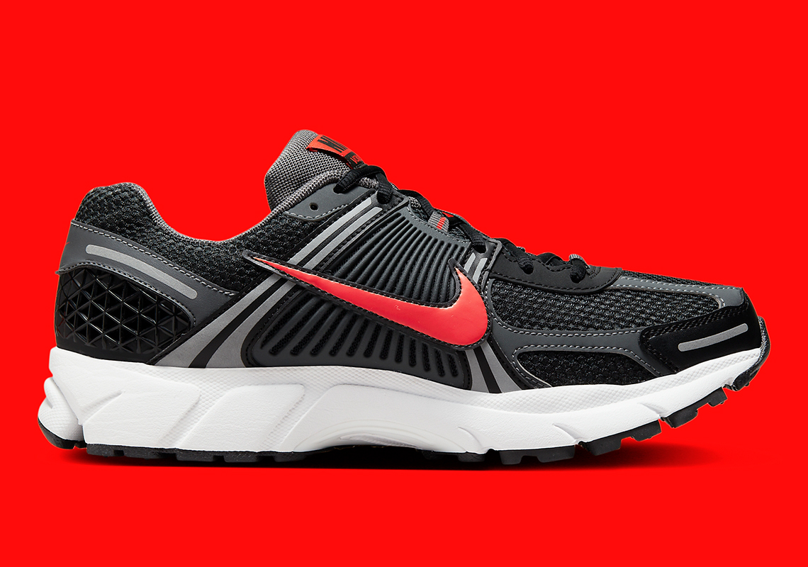 Zoom Vomero 5: Sự Trở Lại Ấn Tượng với Màu Sắc Độc Đáo! - 3