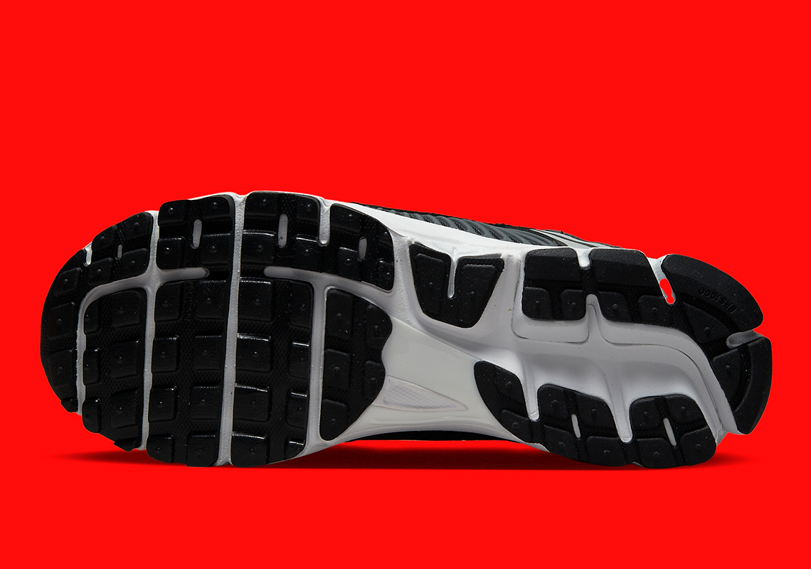 Zoom Vomero 5: Sự Trở Lại Ấn Tượng với Màu Sắc Độc Đáo! - 6